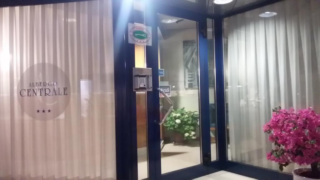 Albergo Centrale Trebaseleghe Esterno foto